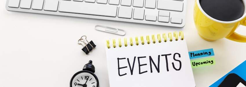 What does an event manager do?